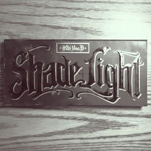 Kat Von D. Shade and Light Contouring Palette